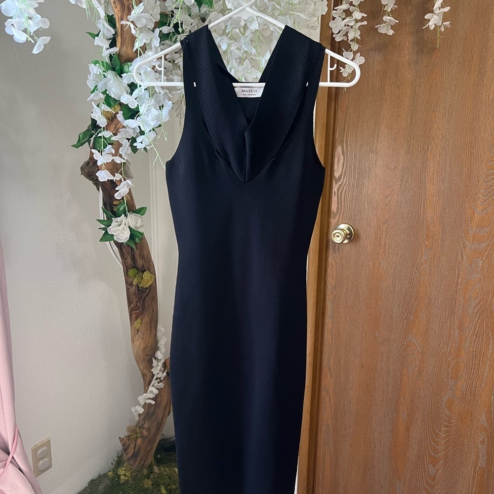 Elegant Black Sleeveless Dress